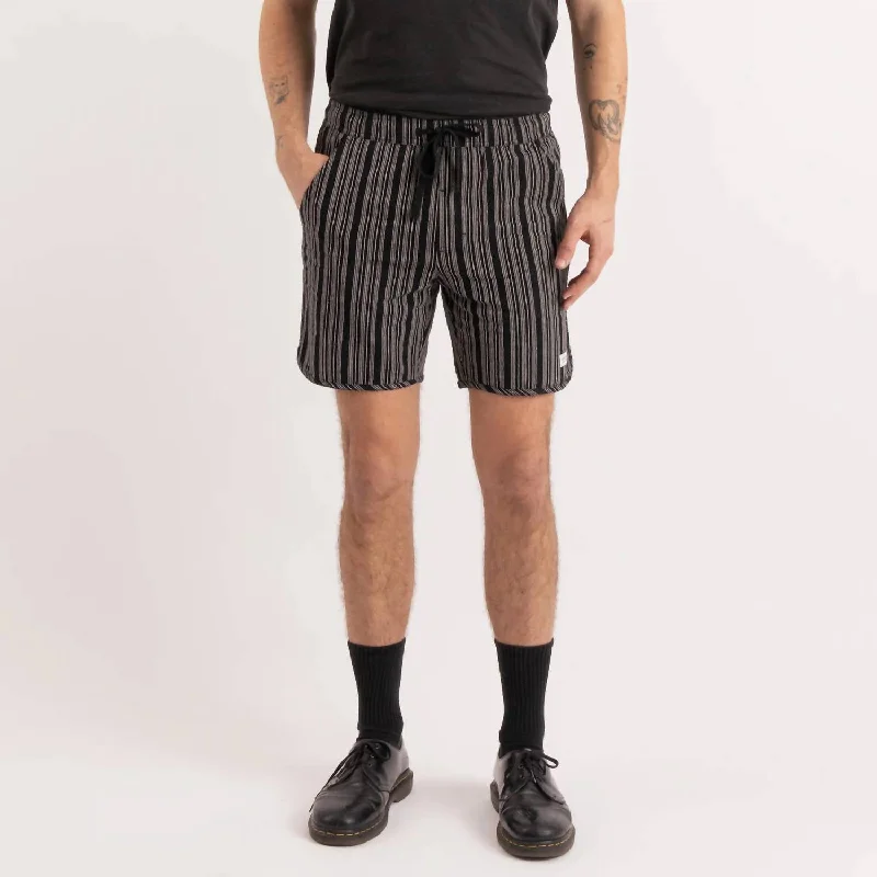 Pathway Stripe Elastic Walkshort In Black